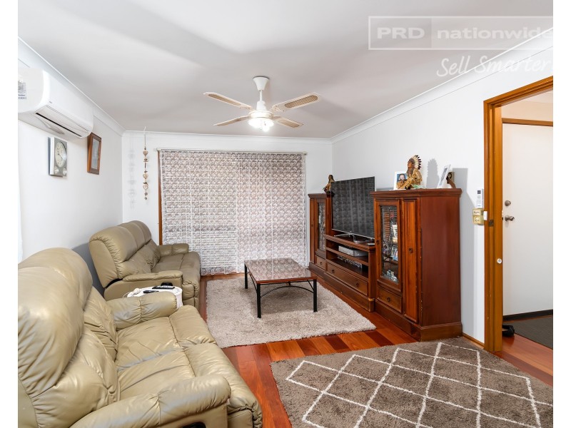 14 Pinaroo Drive, Glenfield Park NSW 2650