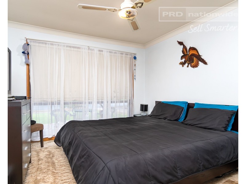 14 Pinaroo Drive, Glenfield Park NSW 2650