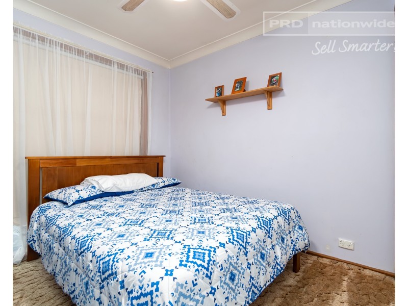 14 Pinaroo Drive, Glenfield Park NSW 2650
