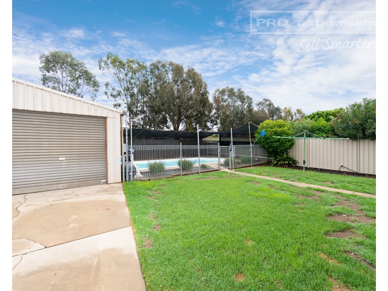 14 Pinaroo Drive, Glenfield Park NSW 2650