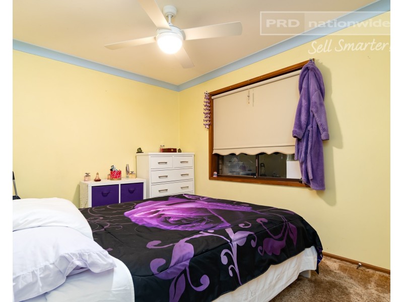 14 Pinaroo Drive, Glenfield Park NSW 2650