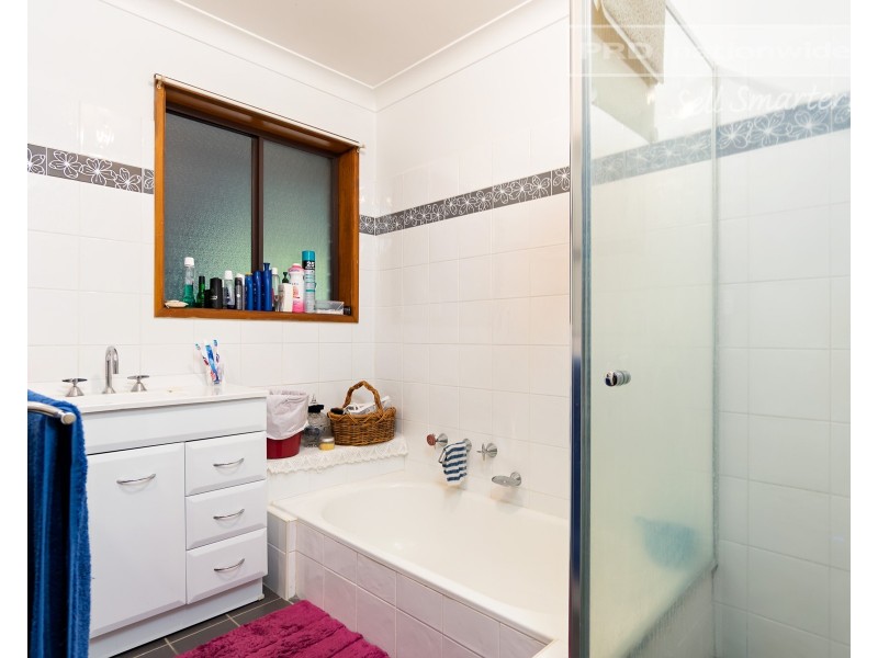 14 Pinaroo Drive, Glenfield Park NSW 2650