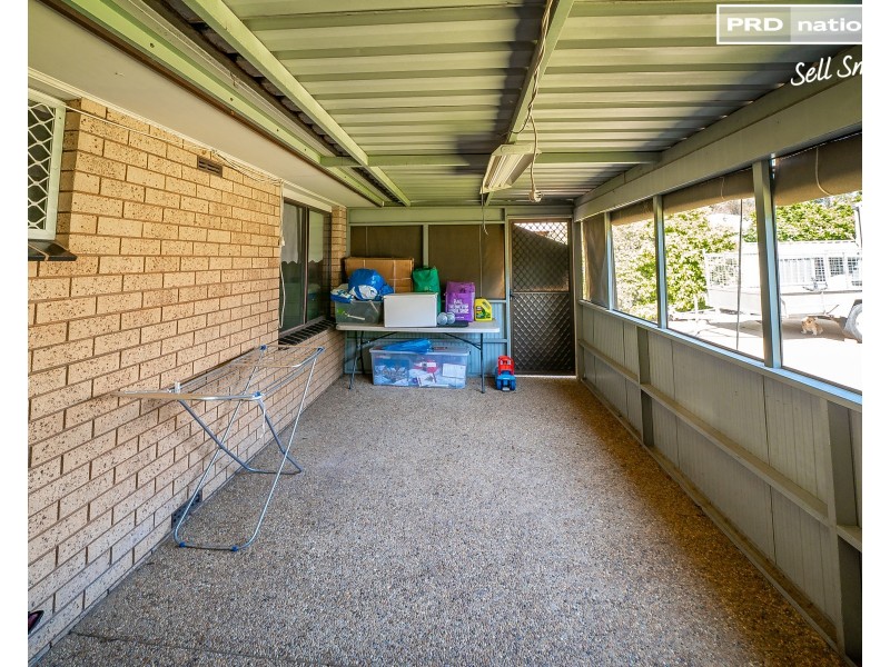 14 Pinaroo Drive, Glenfield Park NSW 2650