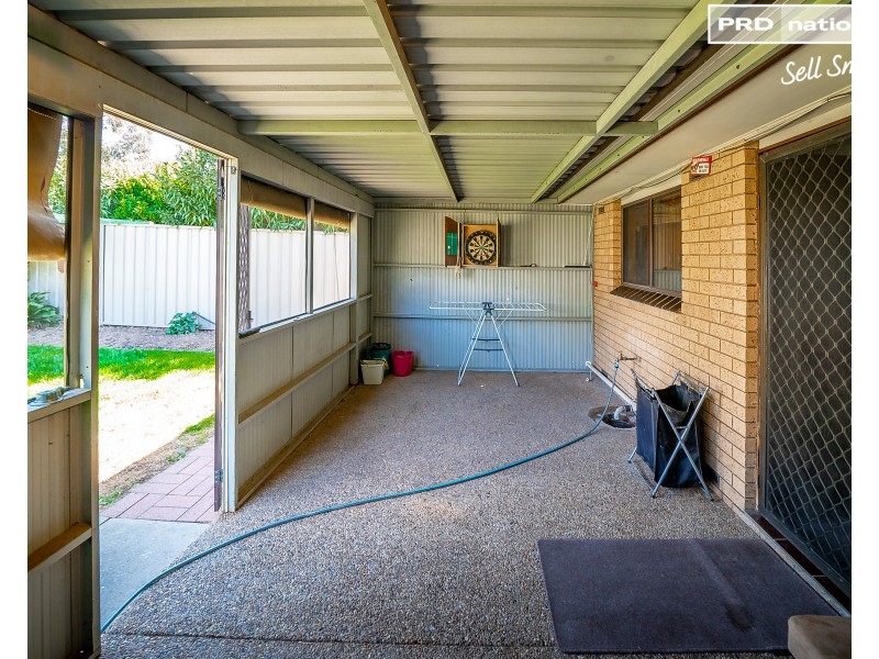 14 Pinaroo Drive, Glenfield Park NSW 2650