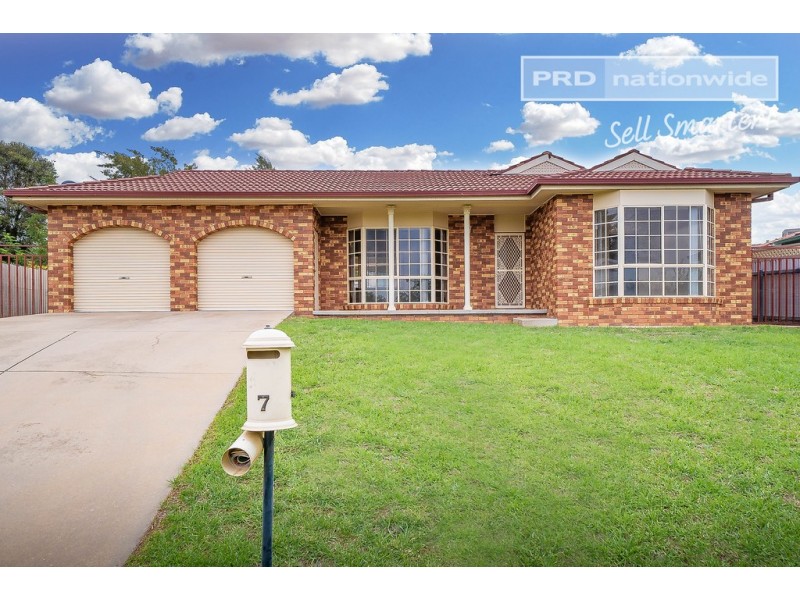 7 Minya Place, Glenfield Park NSW 2650