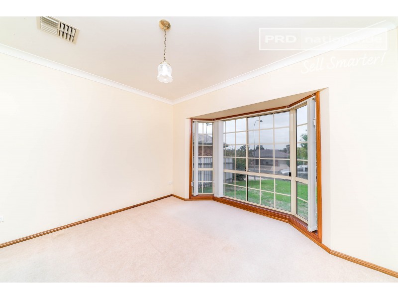 7 Minya Place, Glenfield Park NSW 2650