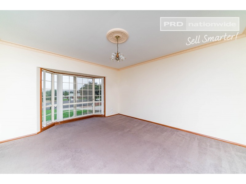 7 Minya Place, Glenfield Park NSW 2650