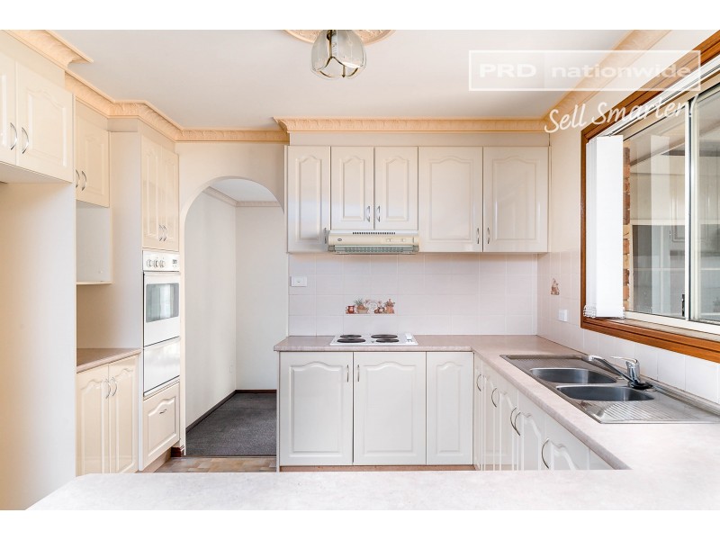 7 Minya Place, Glenfield Park NSW 2650