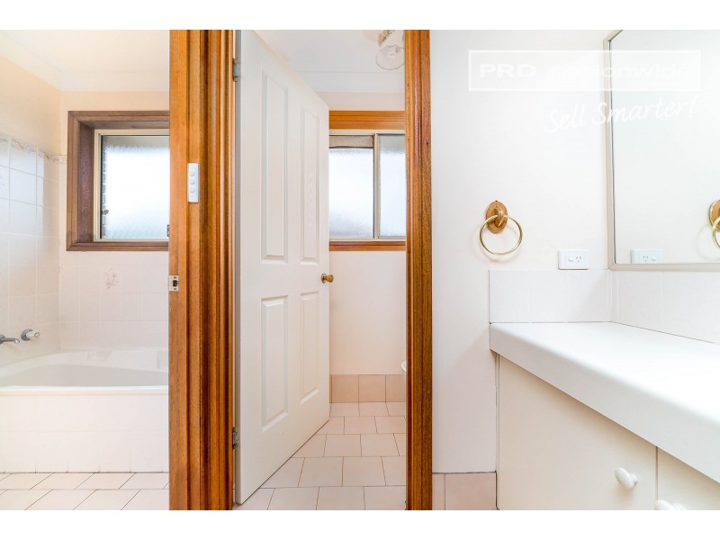 7 Minya Place, Glenfield Park NSW 2650