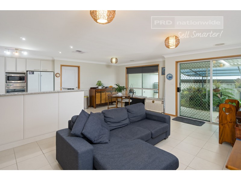 13 Dundale Crescent, Estella NSW 2650