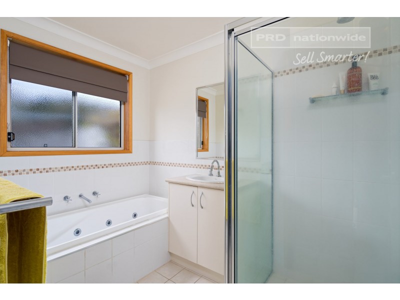 13 Dundale Crescent, Estella NSW 2650