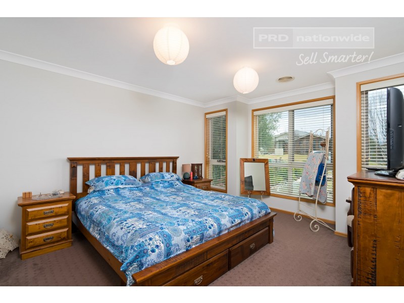 13 Dundale Crescent, Estella NSW 2650