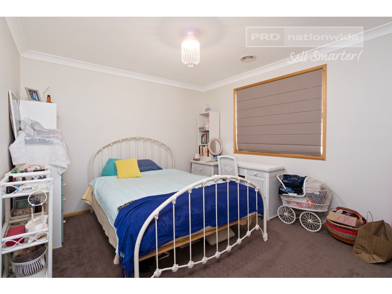 13 Dundale Crescent, Estella NSW 2650