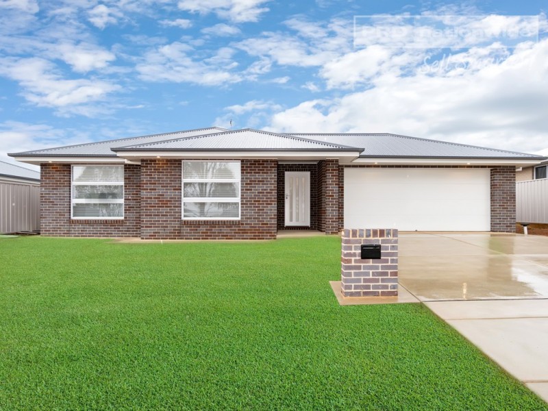 13 Coppabella Drive, Gobbagombalin NSW 2650