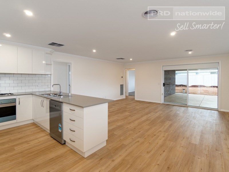 13 Coppabella Drive, Gobbagombalin NSW 2650