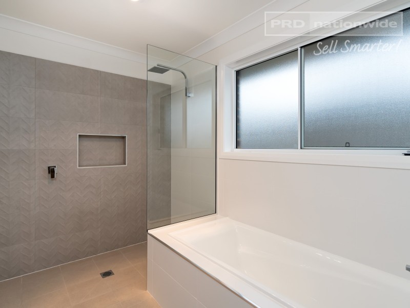 13 Coppabella Drive, Gobbagombalin NSW 2650