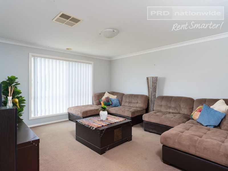 2 Birri Place, Glenfield Park NSW 2650