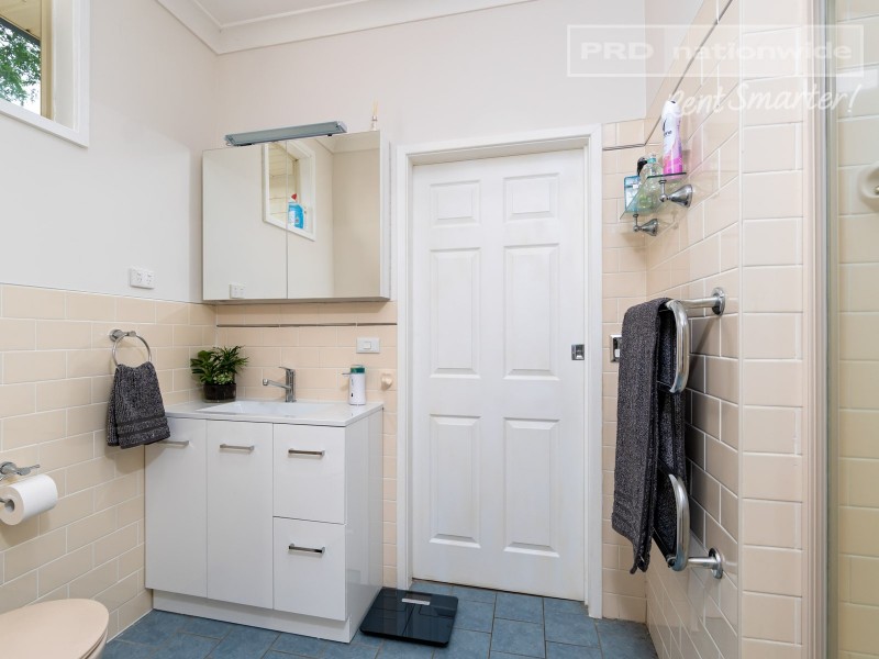 13 Spooner Avenue, Mount Austin NSW 2650