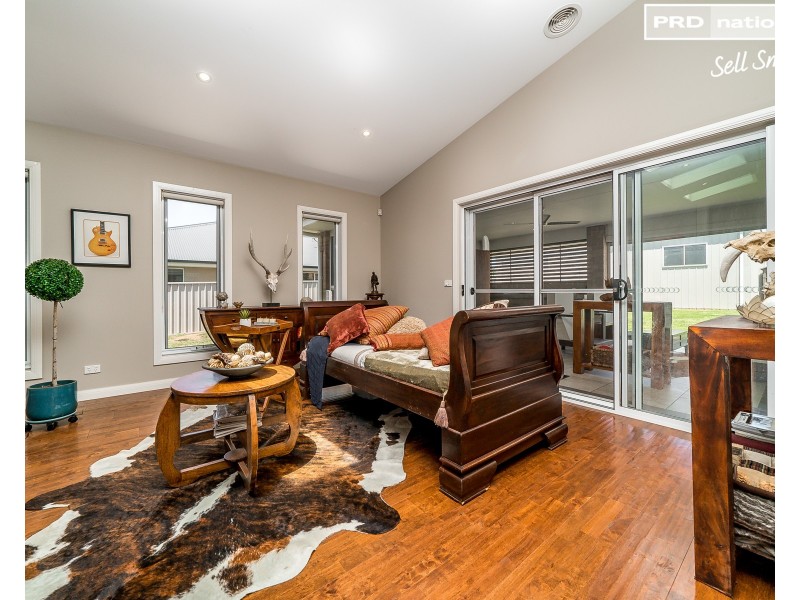 9 Park Place, Lloyd NSW 2650