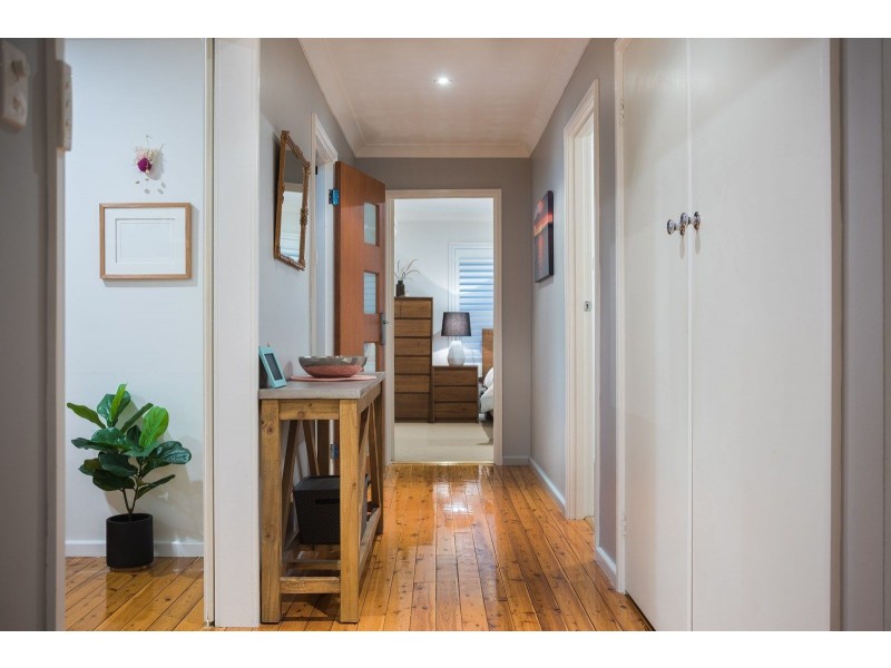 24 Nixon Crescent, Tolland NSW 2650