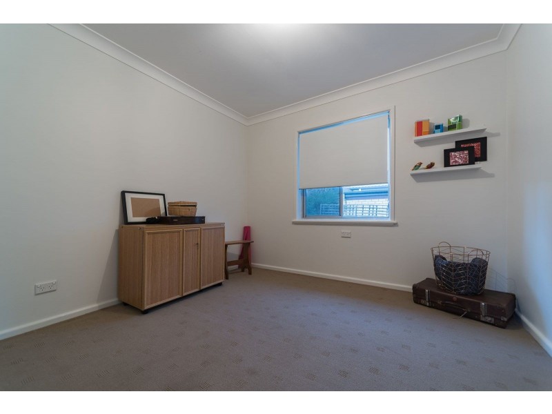 24 Nixon Crescent, Tolland NSW 2650