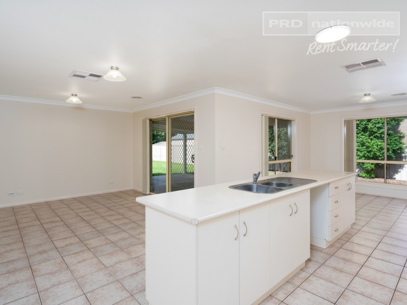 24 Mima Street, Glenfield Park NSW 2650