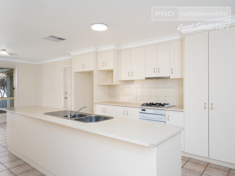24 Mima Street, Glenfield Park NSW 2650