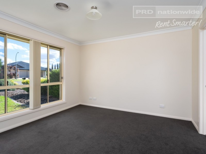 24 Mima Street, Glenfield Park NSW 2650