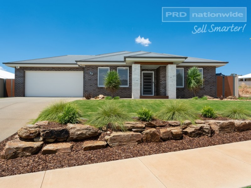 25 Watson Boulevard, Lloyd NSW 2650