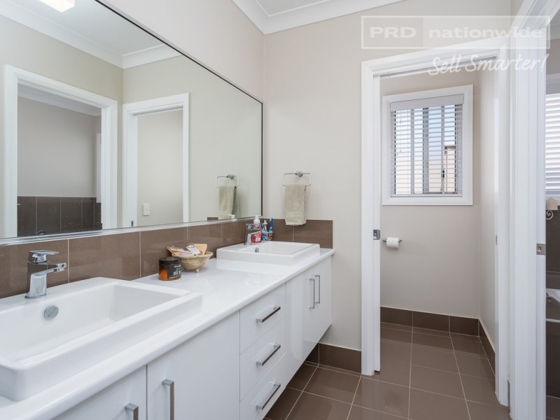 25 Watson Boulevard, Lloyd NSW 2650