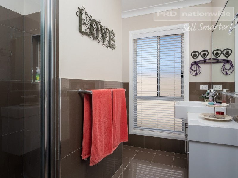 25 Watson Boulevard, Lloyd NSW 2650