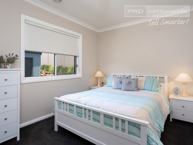 25 Watson Boulevard, Lloyd NSW 2650