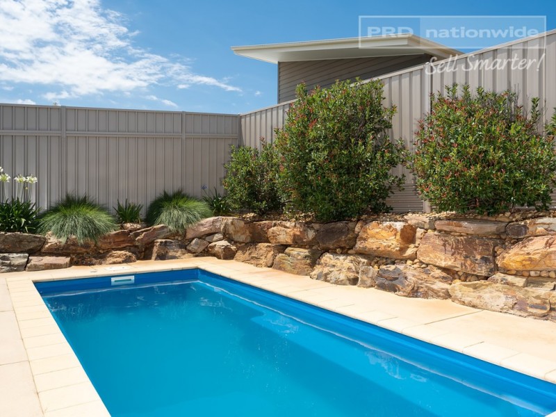 25 Watson Boulevard, Lloyd NSW 2650