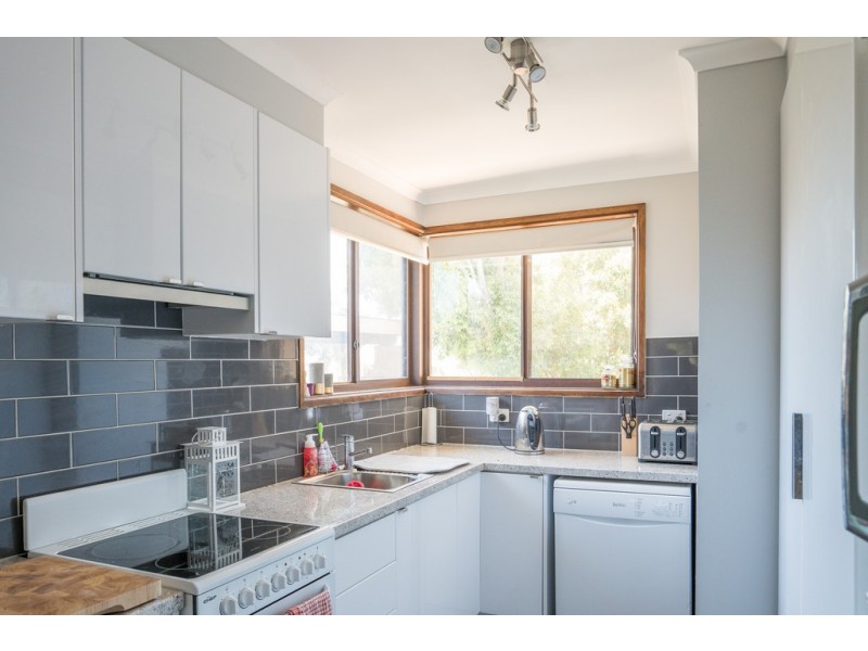 99 Raye Street, Tolland NSW 2650