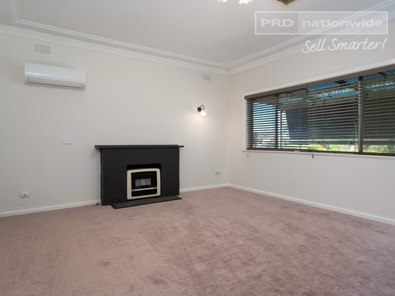 11 Karen Street, Tolland NSW 2650