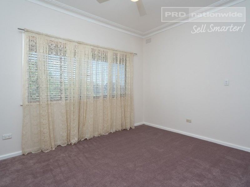 11 Karen Street, Tolland NSW 2650