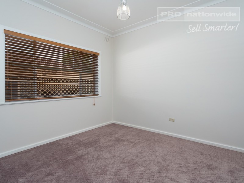 11 Karen Street, Tolland NSW 2650