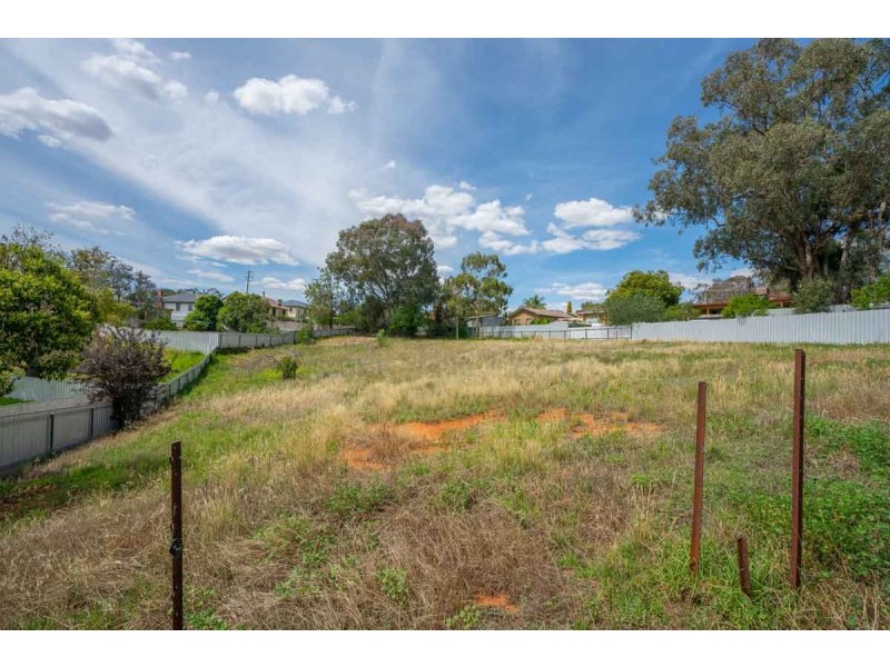 25 Phillip Avenue, Mount Austin NSW 2650
