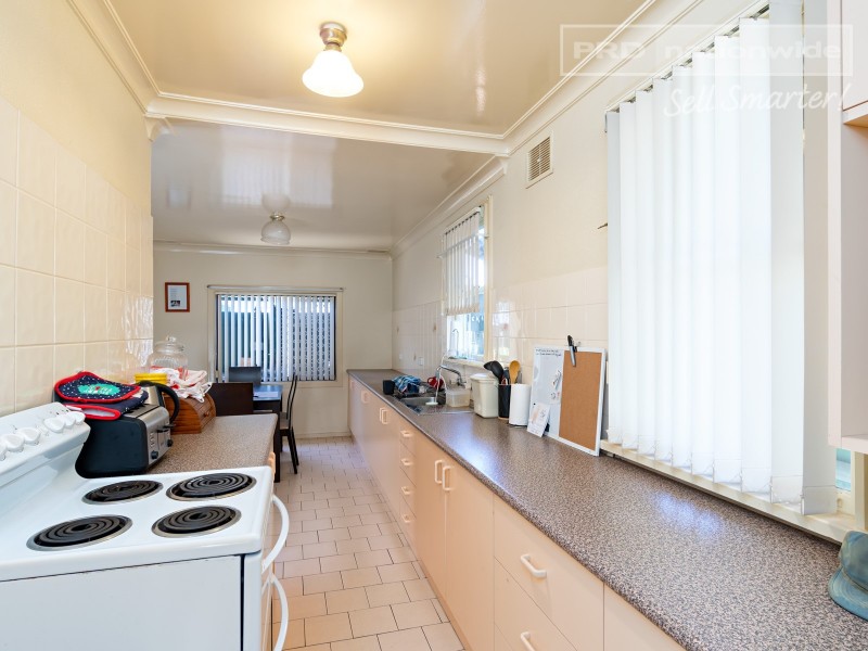 11 Gowrie Street, Mount Austin NSW 2650