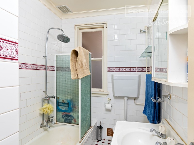 11 Gowrie Street, Mount Austin NSW 2650