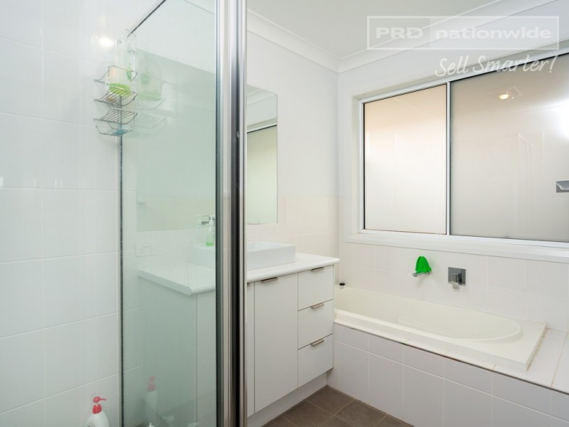 6 Park Place, Lloyd NSW 2650
