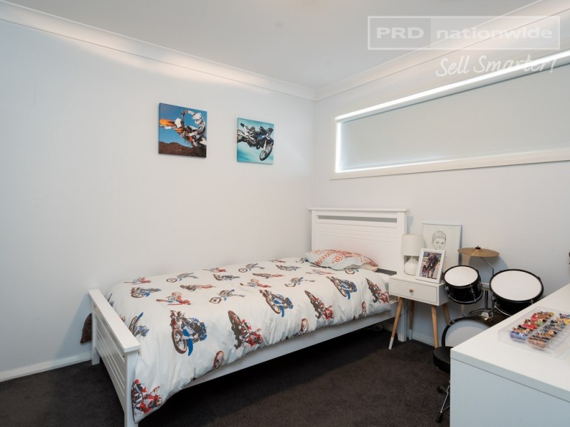 6 Park Place, Lloyd NSW 2650