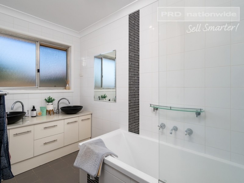 31 Walana Crescent, Kooringal NSW 2650