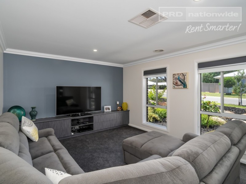 19 Kellerman Crescent, Boorooma NSW 2650