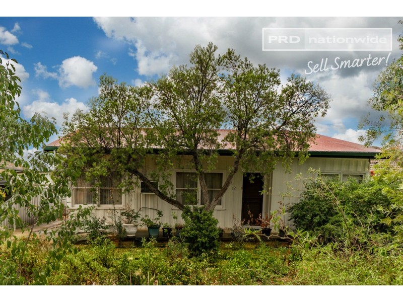12 Nilma Avenue, Mount Austin NSW 2650