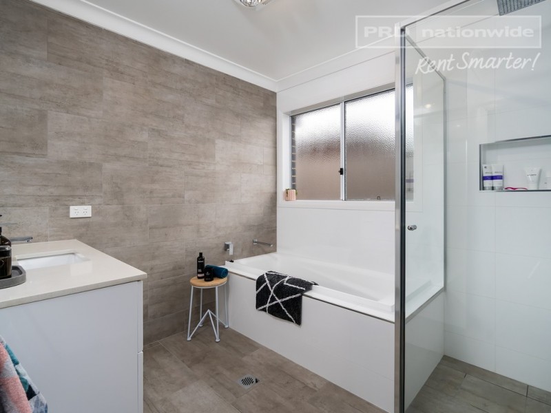 4 Pooginook Place, Bourkelands NSW 2650