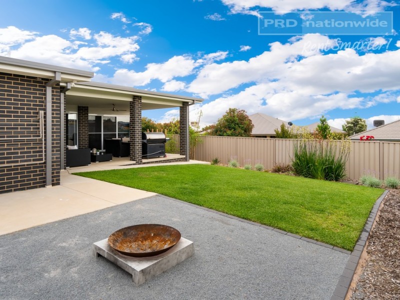 4 Pooginook Place, Bourkelands NSW 2650
