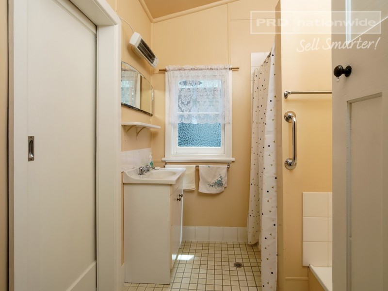 20 Heath Street, Turvey Park NSW 2650