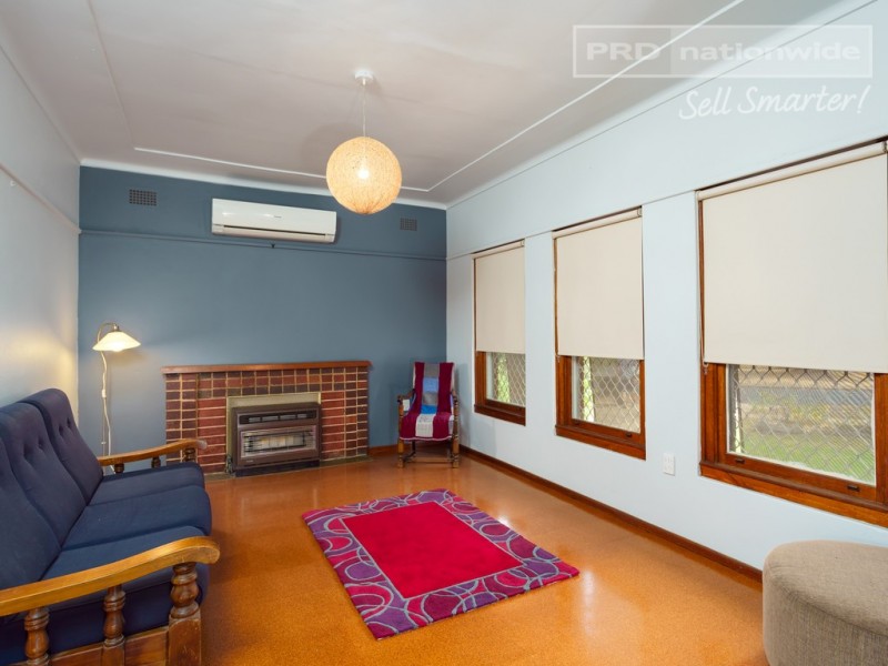 14 Bolger Avenue, Mount Austin NSW 2650