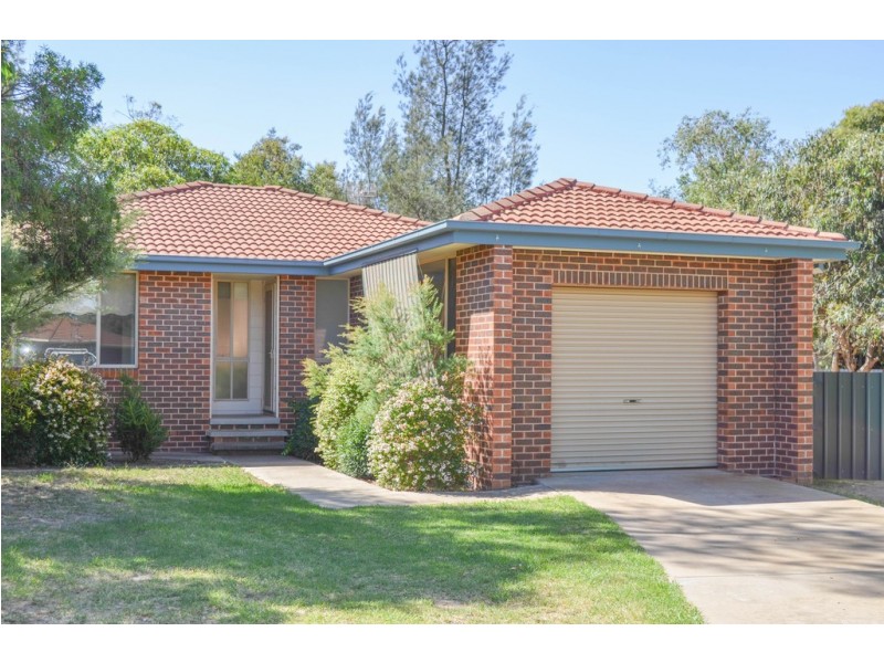 7 Matheson Place, Estella NSW 2650
